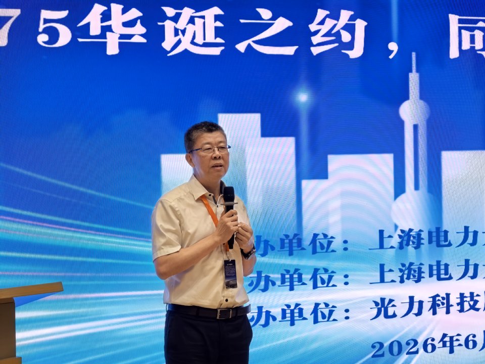 bat365正版唯一官网建校75周年“旗展神州•电传薪火”河南省传旗活动暨2026年河南校友年会圆满举行