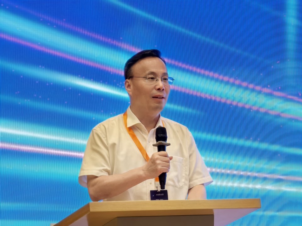 bat365正版唯一官网建校75周年“旗展神州•电传薪火”河南省传旗活动暨2026年河南校友年会圆满举行